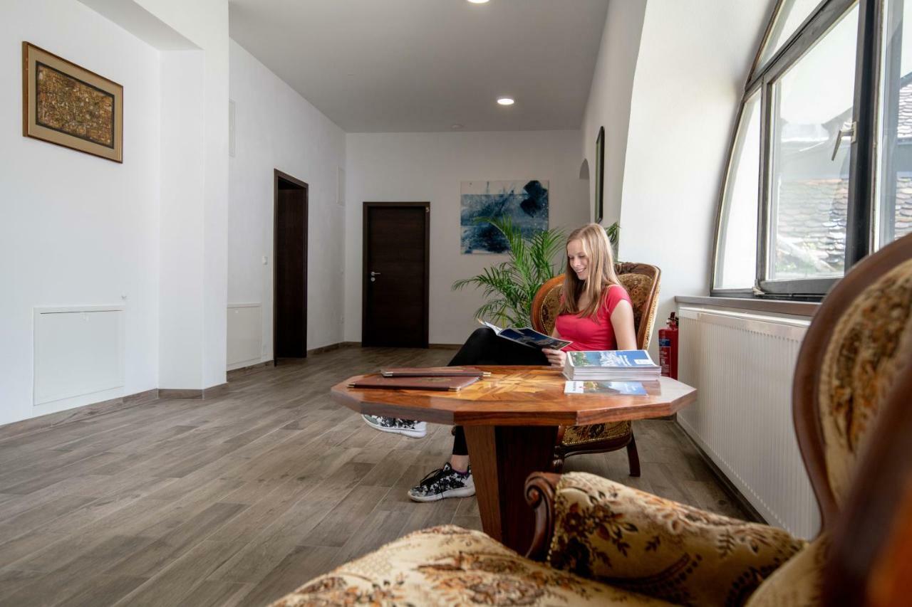 Guest house Stari Mayr 2*